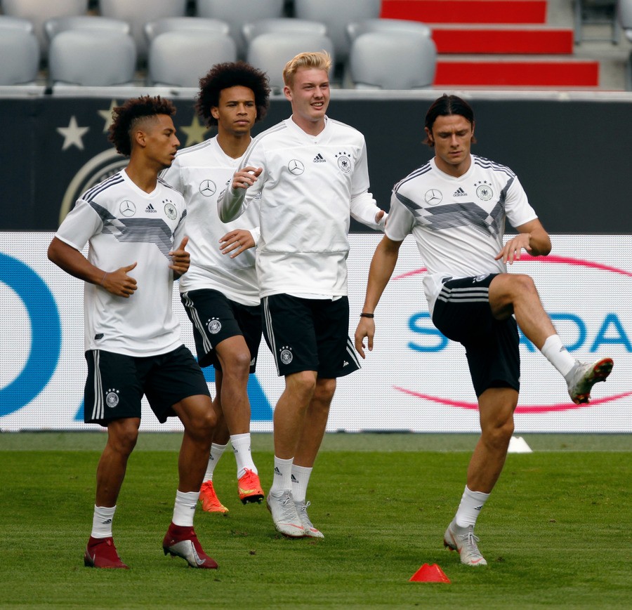 欧洲强队华丽登场，备战顶级联赛的简单介绍