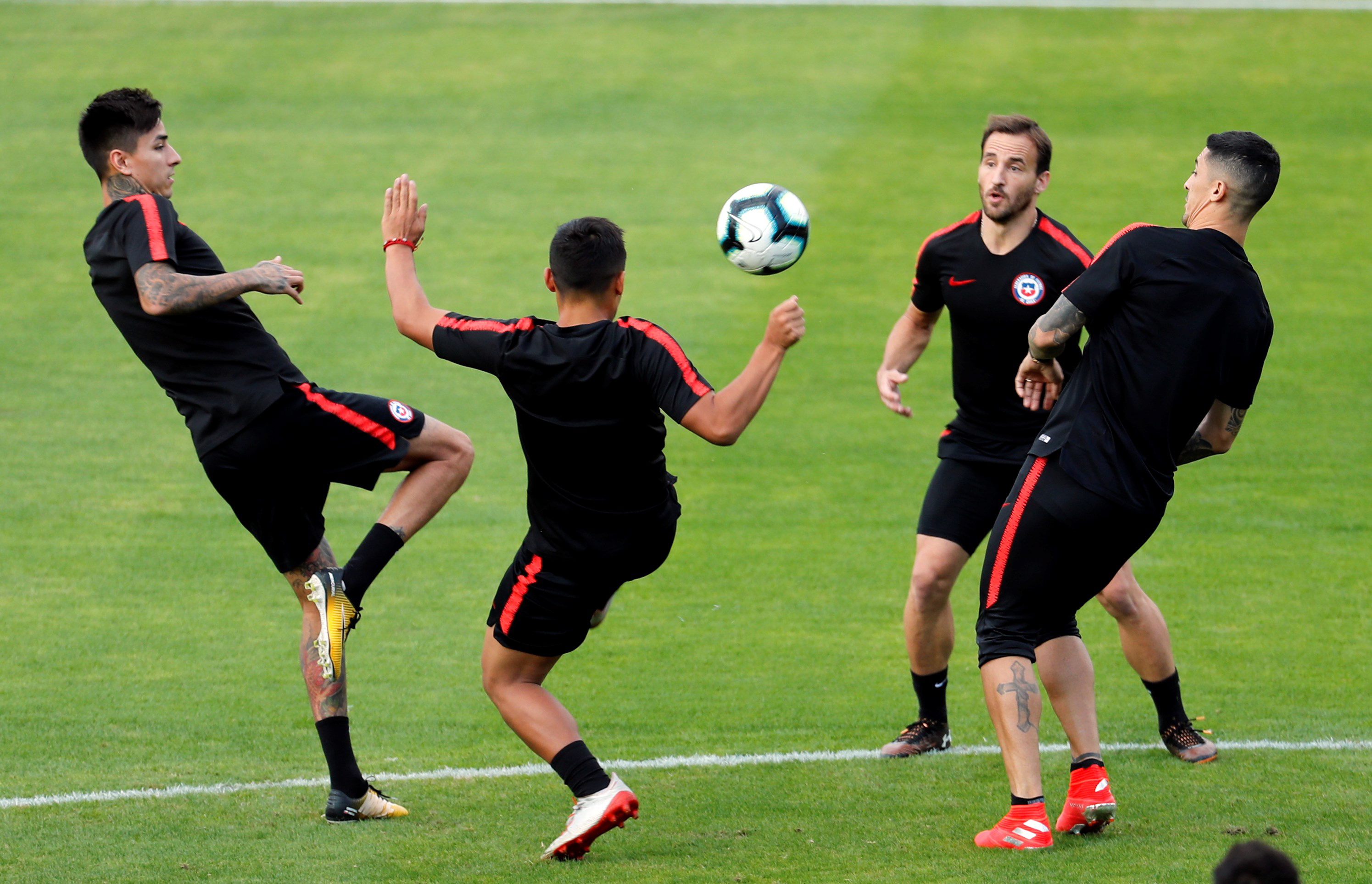 包含美洲杯篮球赛开幕，各国劲旅争霸的词条