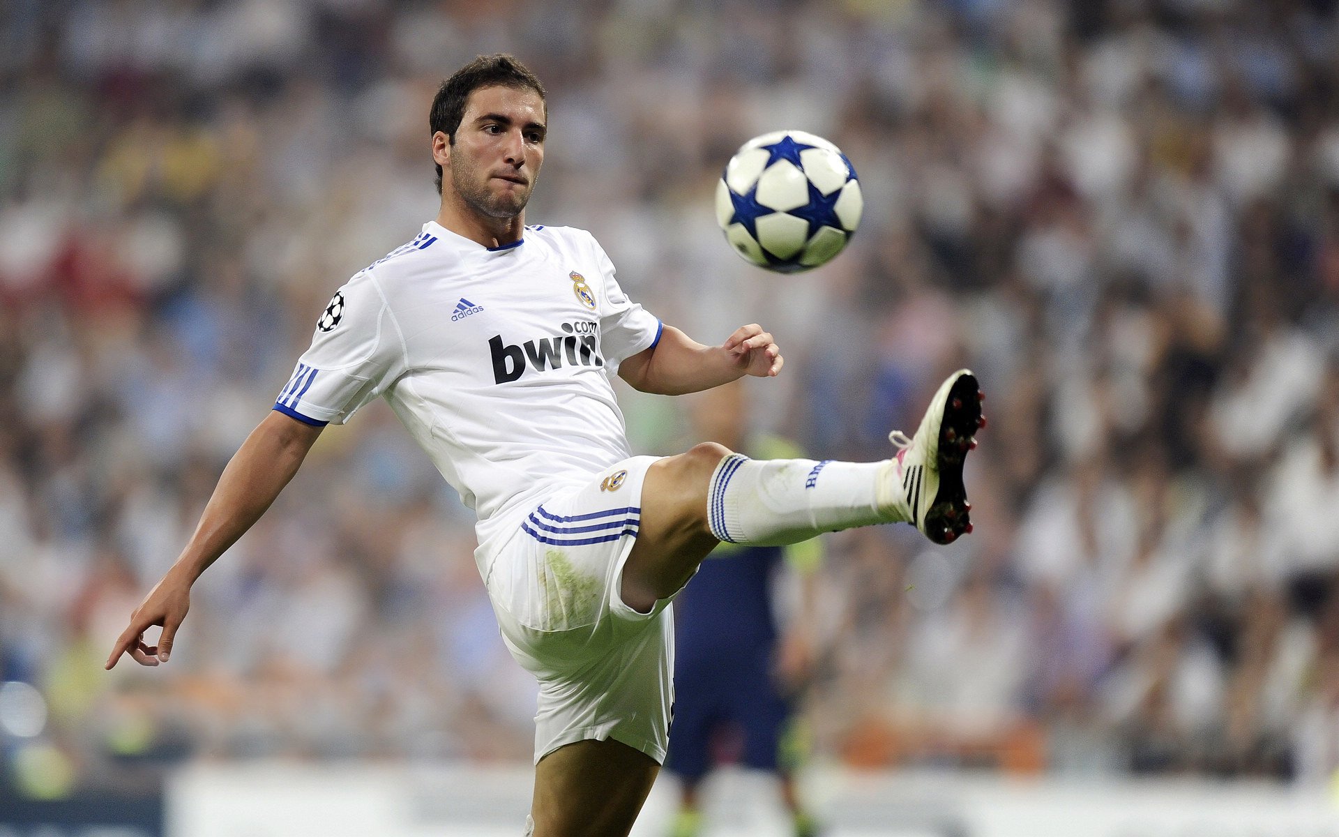 篮网战术压制活塞，爱德华兹成为关键先生