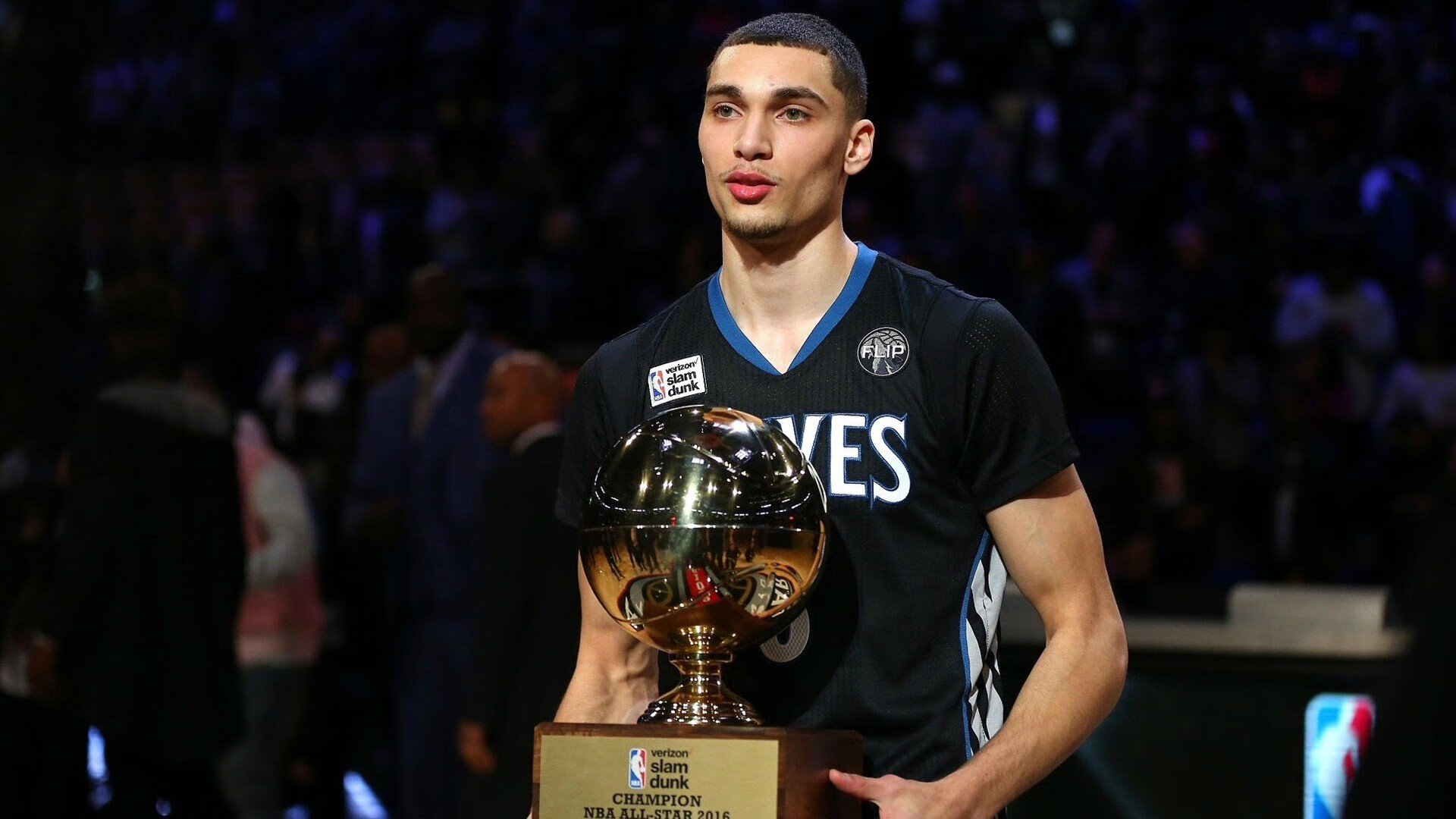 当未来降临,文班亚马季后赛首秀接管战场,勇士王朝智慧击溃篮网