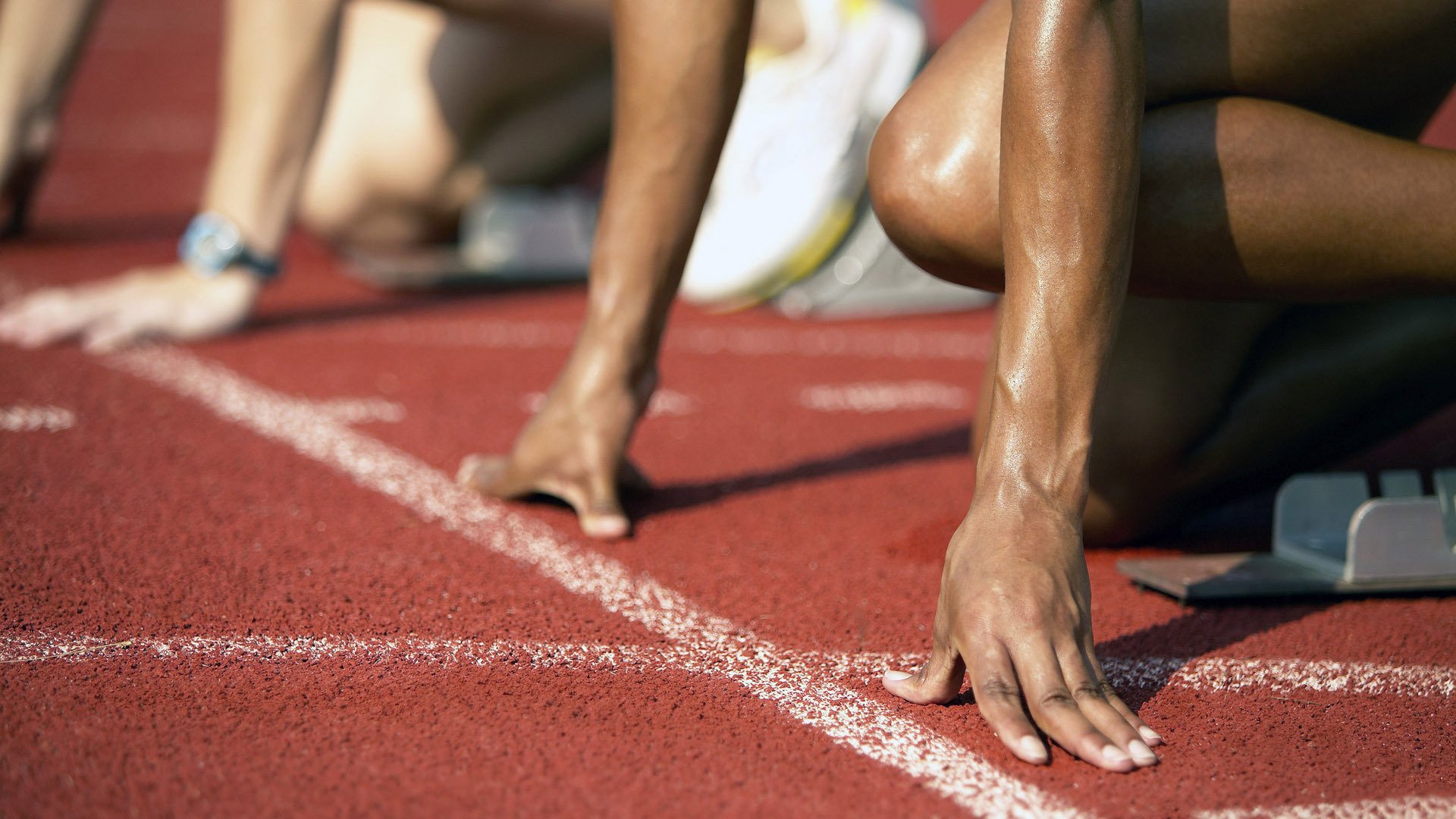 赛道之夜的绝对主宰，卡瓦哈尔在F1新赛季揭幕战书写传奇