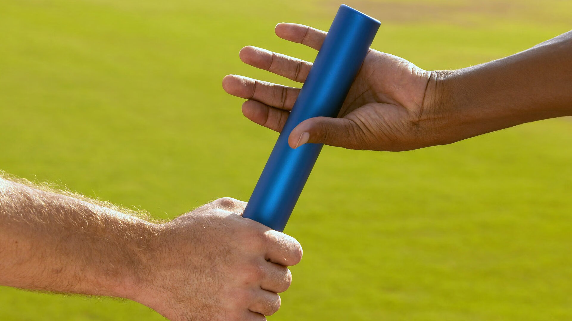 绿茵与引擎的错位叙事，当贝蒂斯终结几内亚，F1街道赛的跨界隐喻