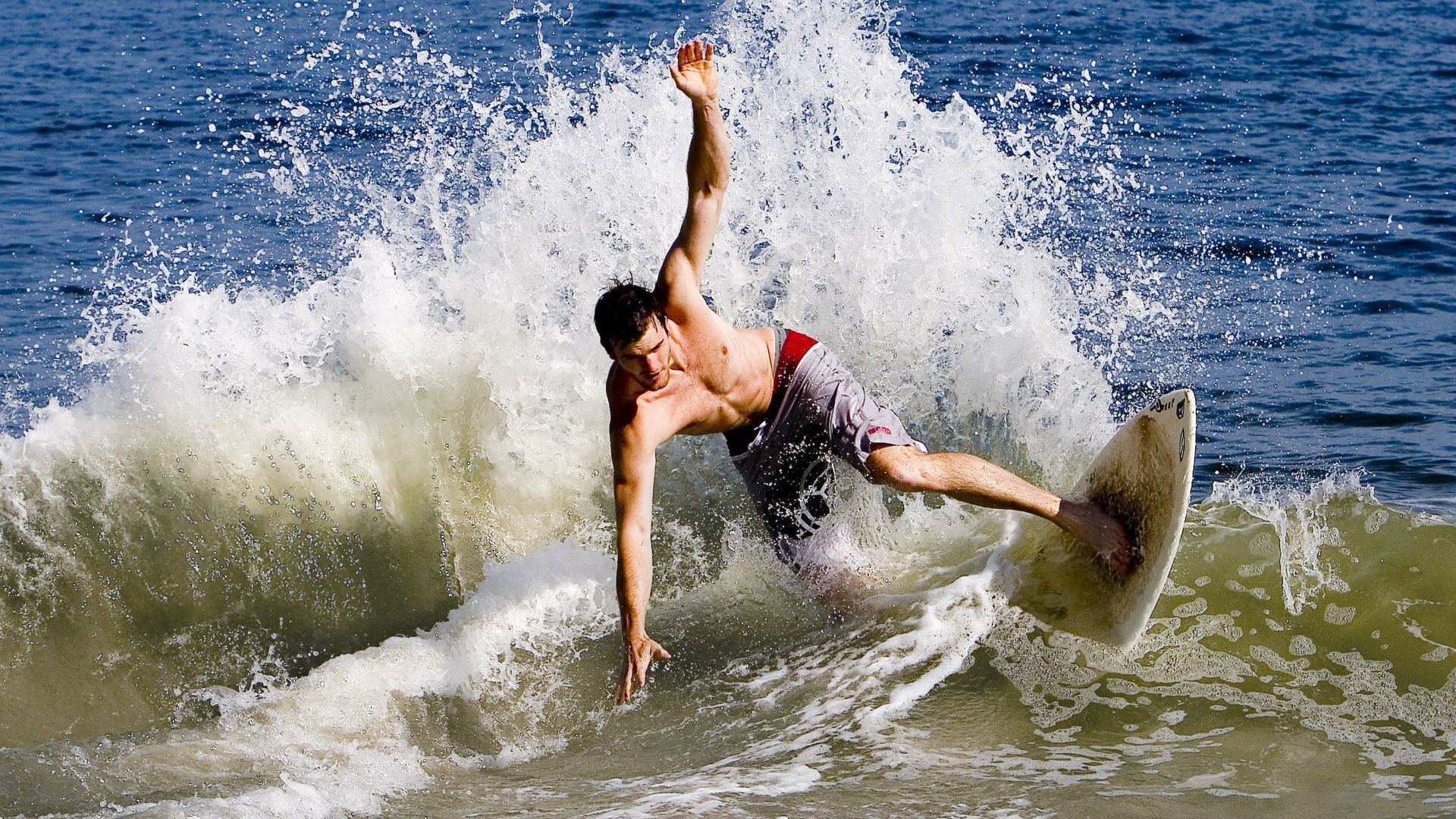 沙漠风暴与冰川之魂的对决，伊萨克在沙特与冰岛之战中绽放的北欧之光