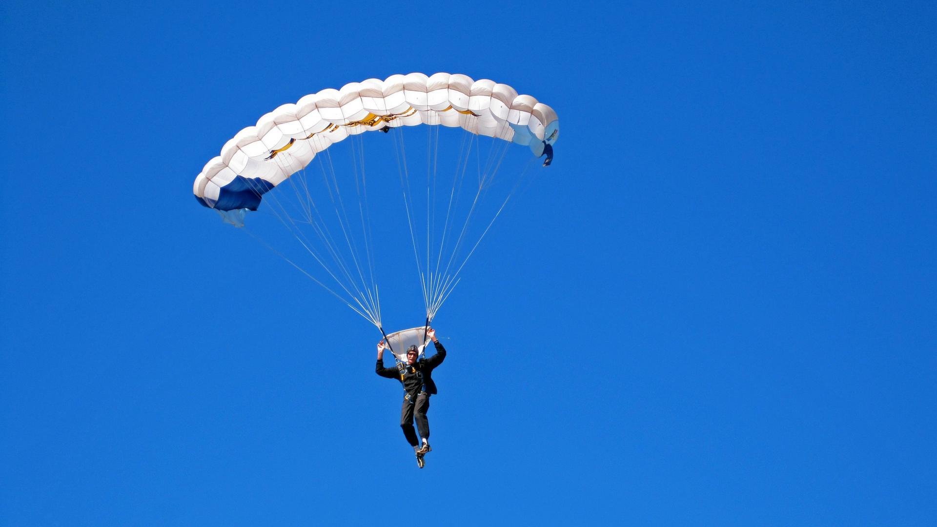 当橙色褪去蓝色崛起，格列兹曼的指挥棒与奥地利的交响乐